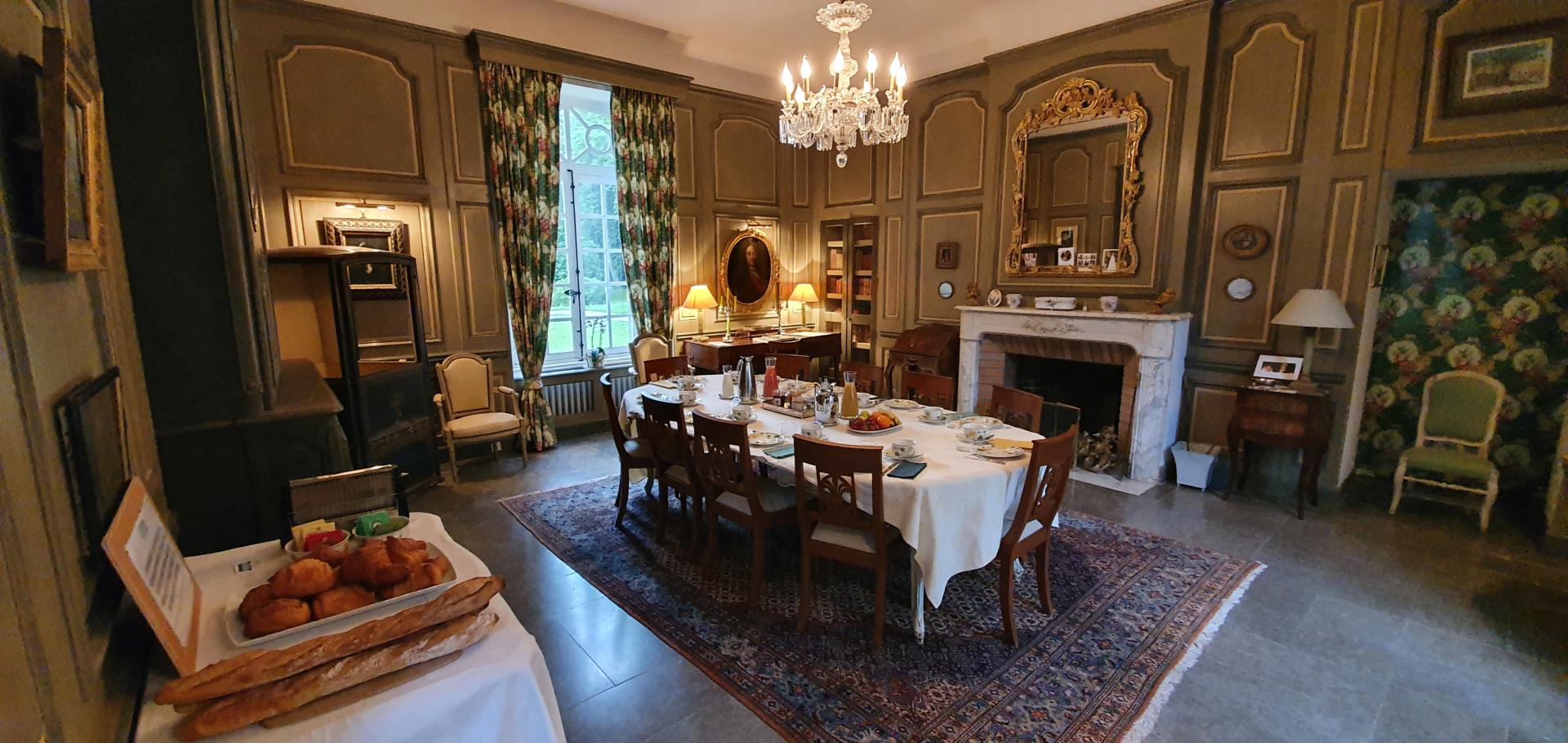 Salle à manger des hôtes